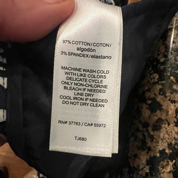 Laundry by Shelli Segal Capri pants. 8. Exc condition. 97% cotton 3% spandex. - Picture 4 of 10